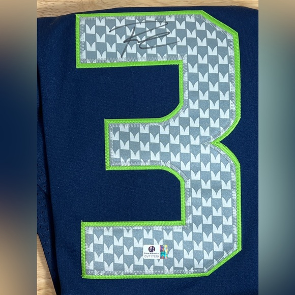 Russell Wilson Seattle Seahawks Signed Jersey 3 Nike Autograph NFL 44 Auto COA - Picture 4 of 16